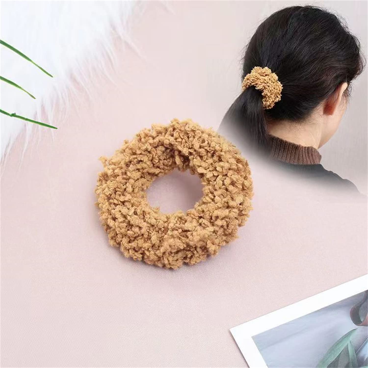 Grutyopkn scrunchies peluche multicolores affichent le lot de 8 pour styles variés.