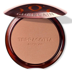 Poudre bronzante Guerlain 96% naturelle, teinte 2 moyen-froid, offre un bronzage naturel durable.