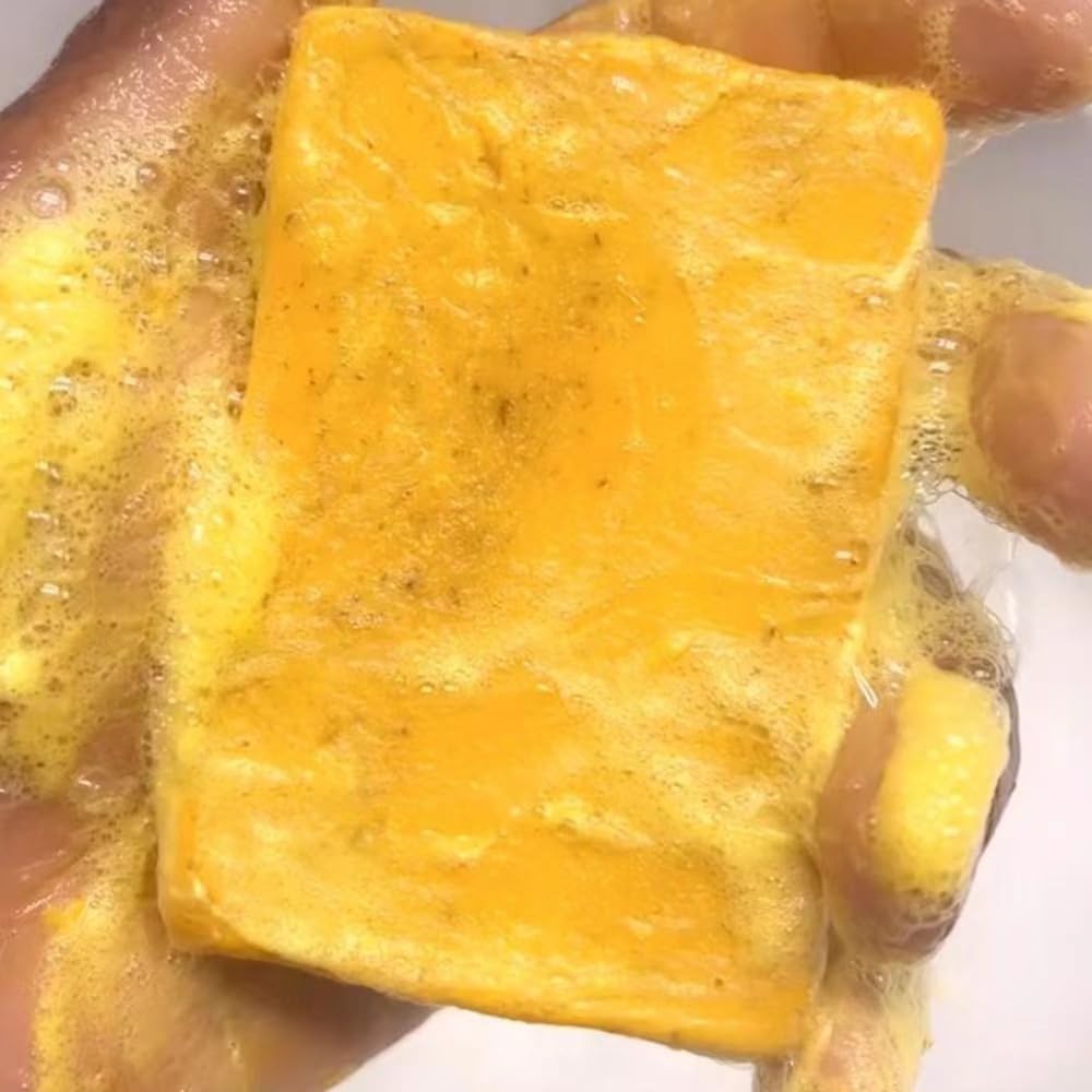 Savon Guluxly citron utilisé sur le visage, hydratation.