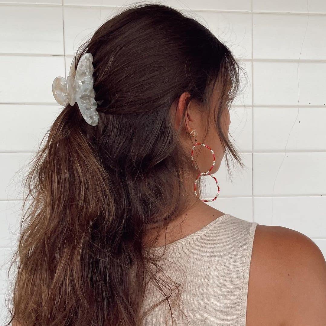 Barrette banane HAIMEIKANG marbre, style unique pour cheveux variés.