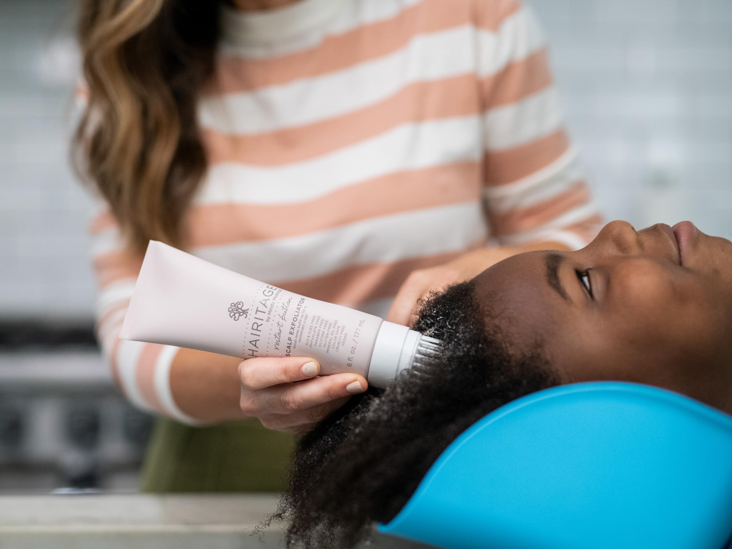 Applicateur gommage Hairitage pour nettoyage ciblé du cuir chevelu.