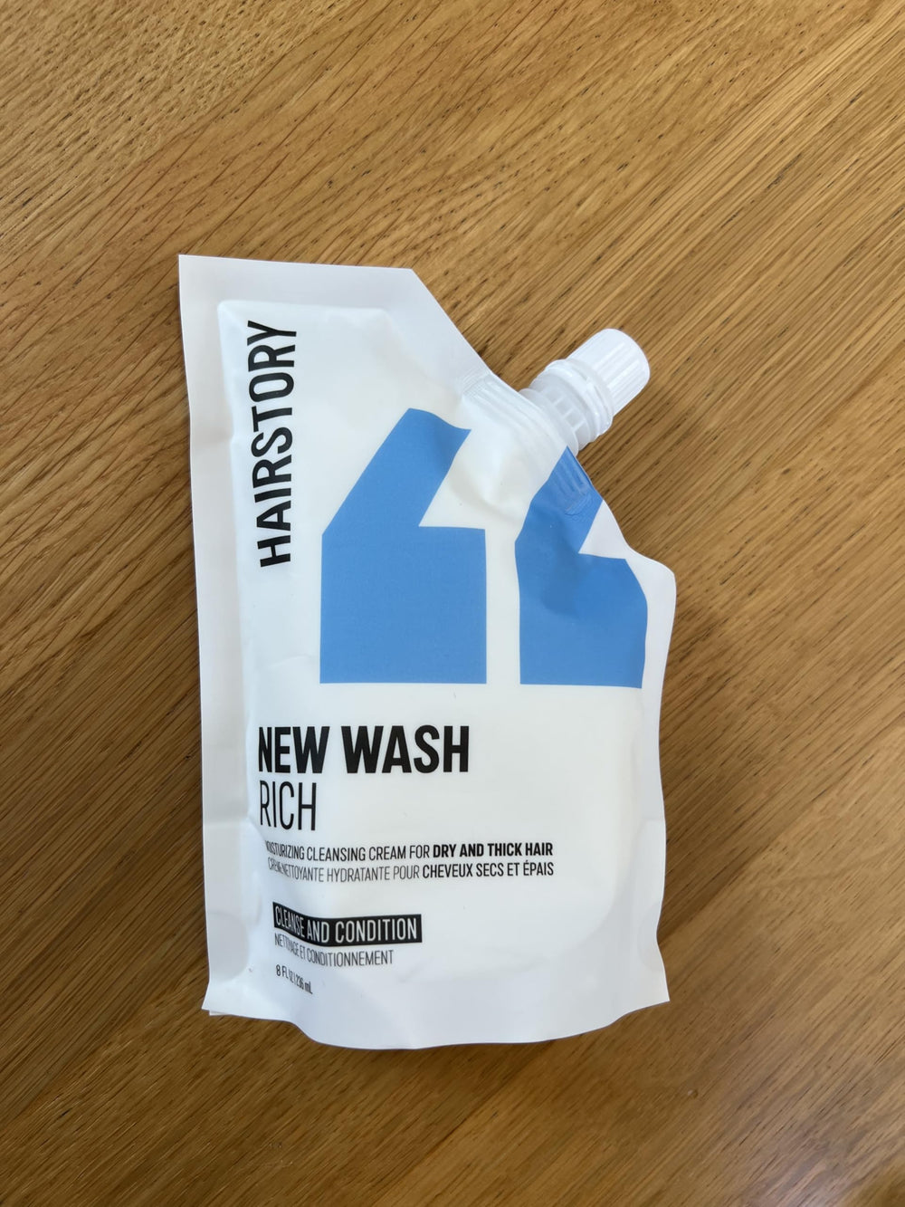Hairstory New Wash Rich sans-sulfates, cuir chevelu moins irrité et confort sur la peau.