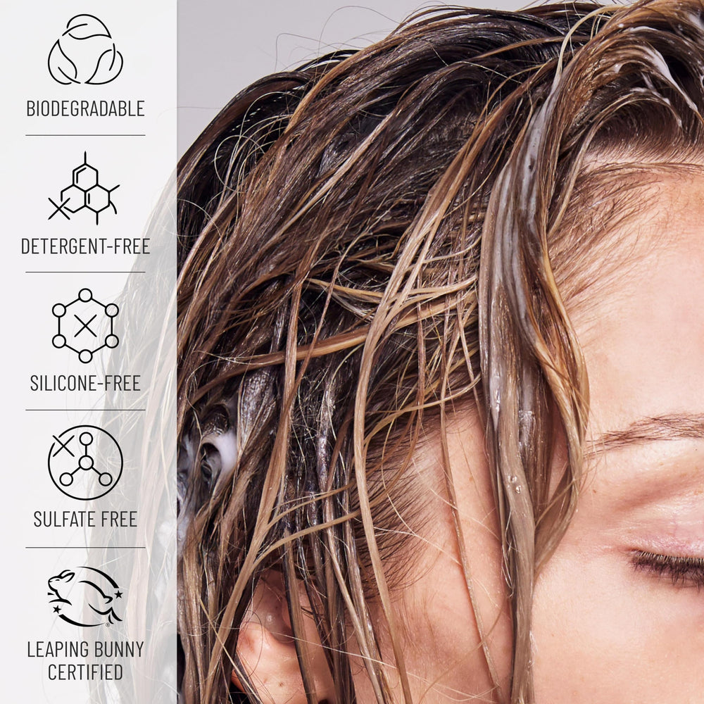 Routine simplifiée avec Hairstory New Wash, un seul produit remplace shampoing et après-shampoing