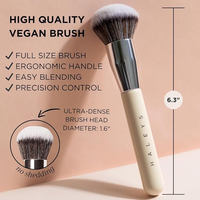 Pinceau Haleys Kabuki bronzer pour un effet bronzé équilibré.