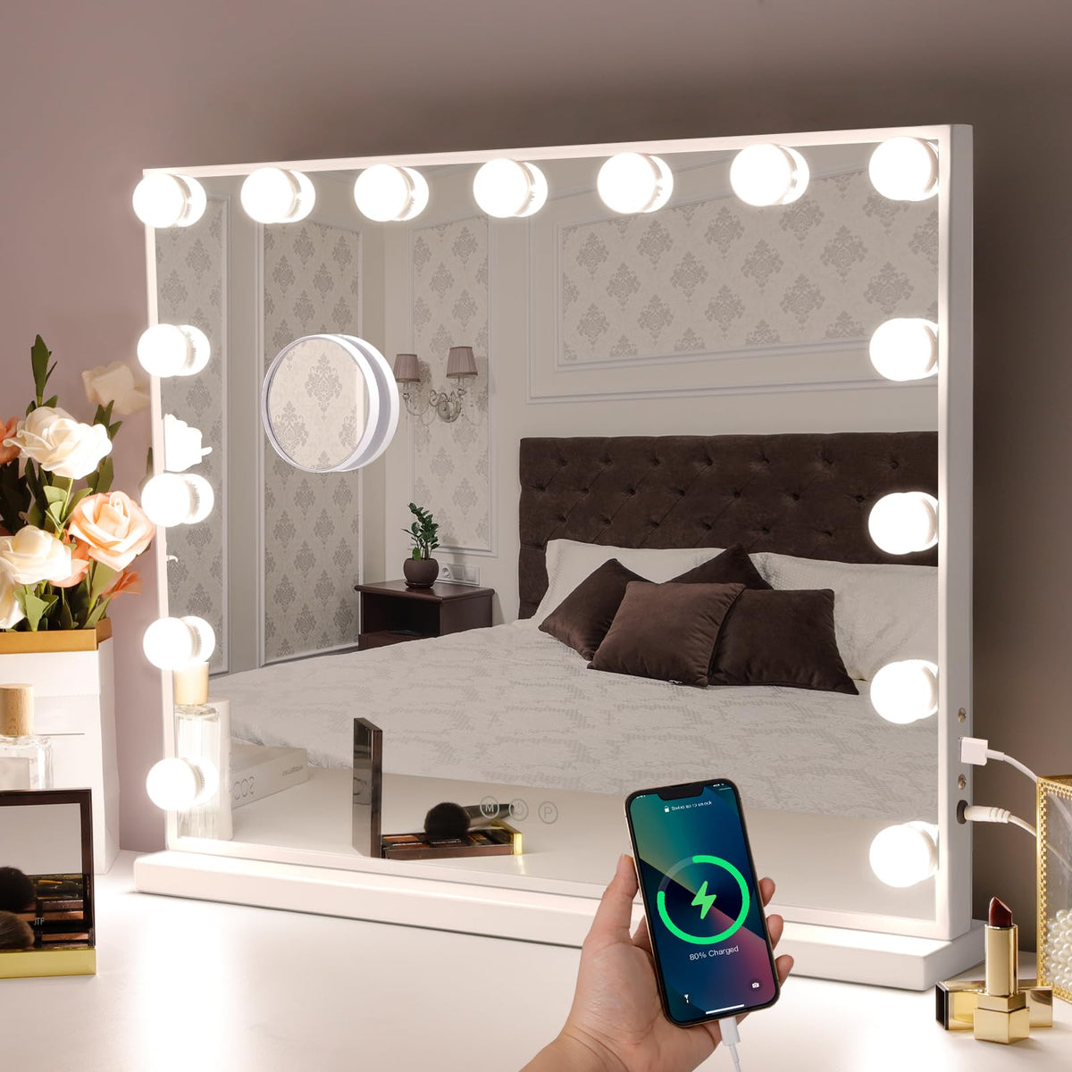 Miroir Hansong avec 15 diodes lumineuses pour un éclairage uniforme.
