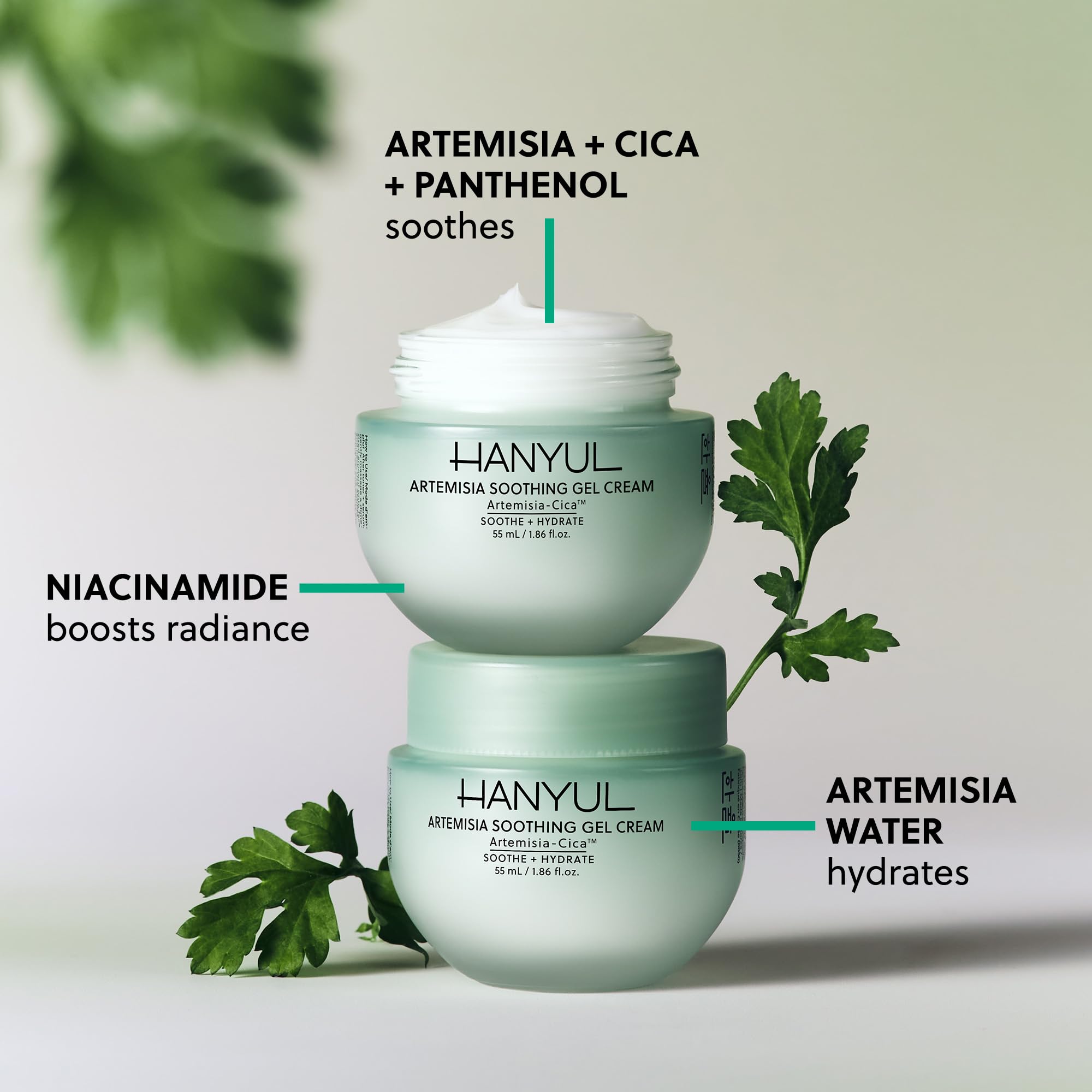 Texture gel hydratante visible sur le visage.