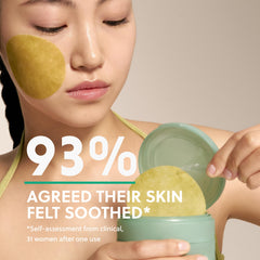 Hanyul Artemisia Toner Pads, face blanche – exfoliation douce et hydratation équilibrée.