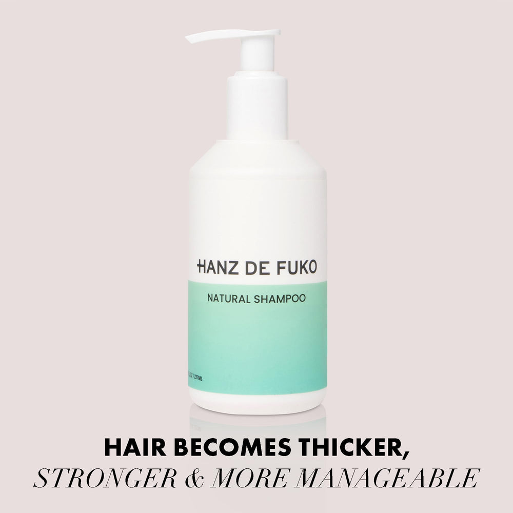 Application facile du shampoing naturel Hanz de Fuko sur cheveux mouillés.