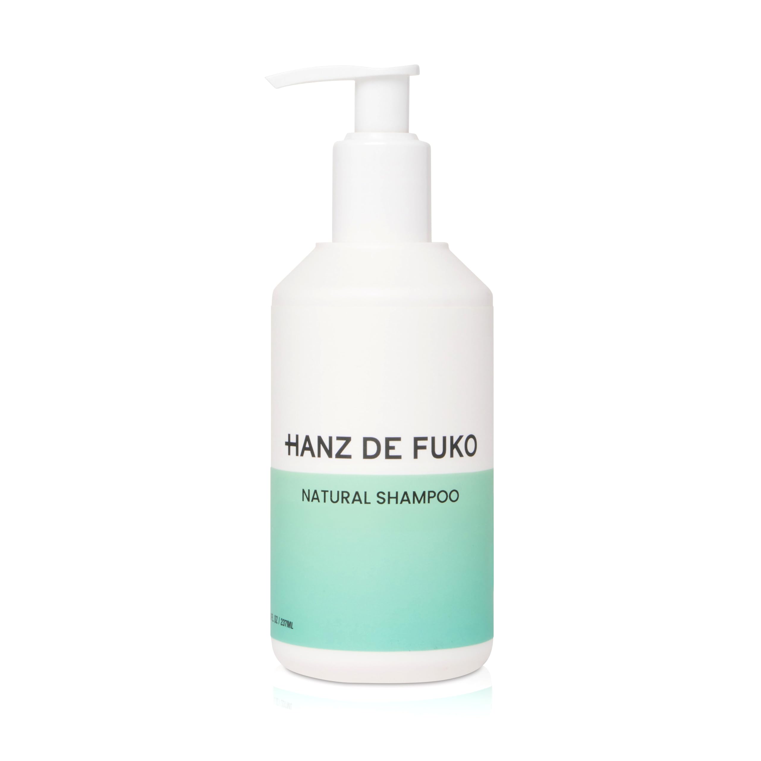 Shampooing naturel Hanz de Fuko dans une bouteille, sensation de propreté et de fraîcheur.