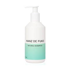 Shampooing naturel Hanz de Fuko dans une bouteille, sensation de propreté et de fraîcheur.