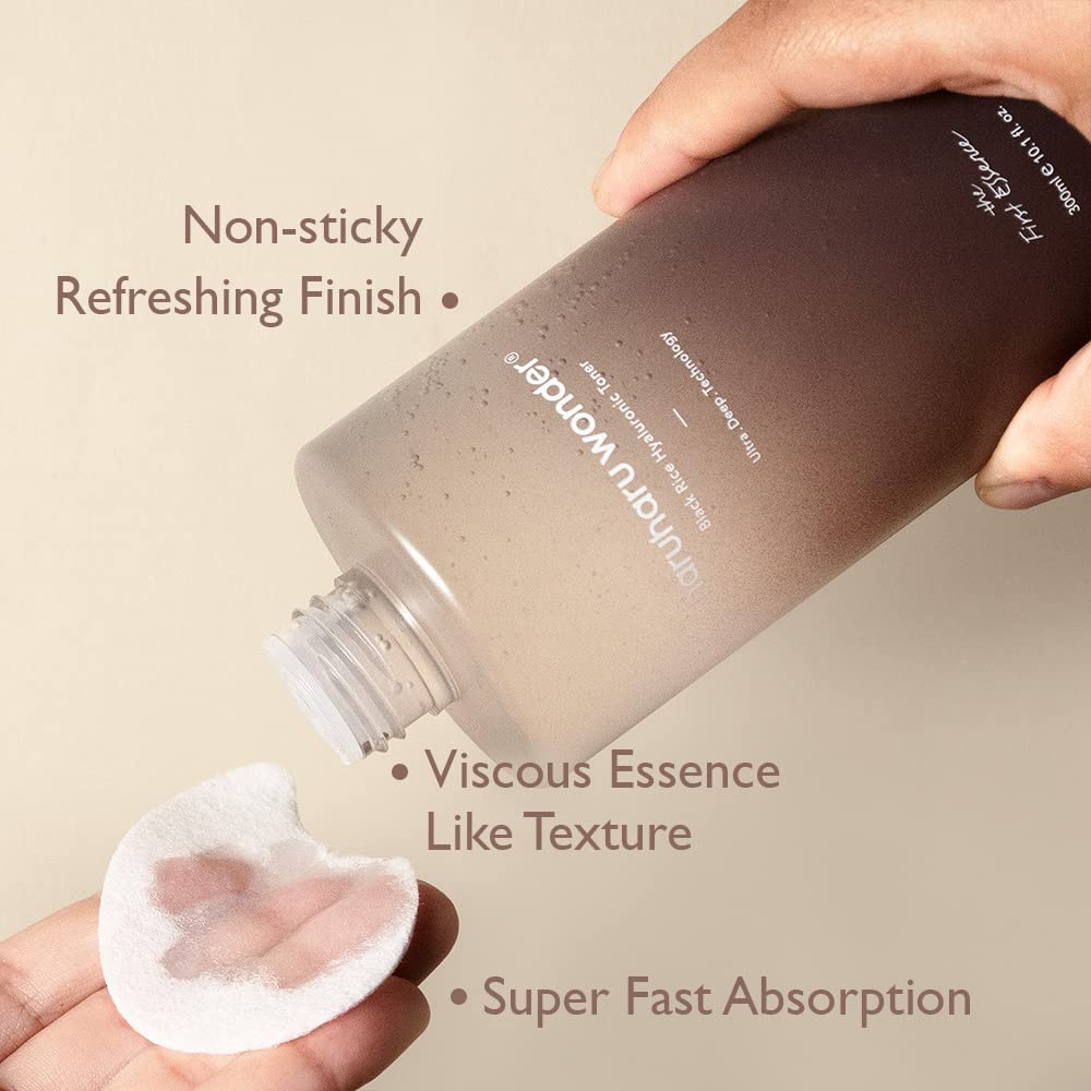 HARUHARU Wonder Riz Noir Tonique - texture légère prête à hydrater la peau.