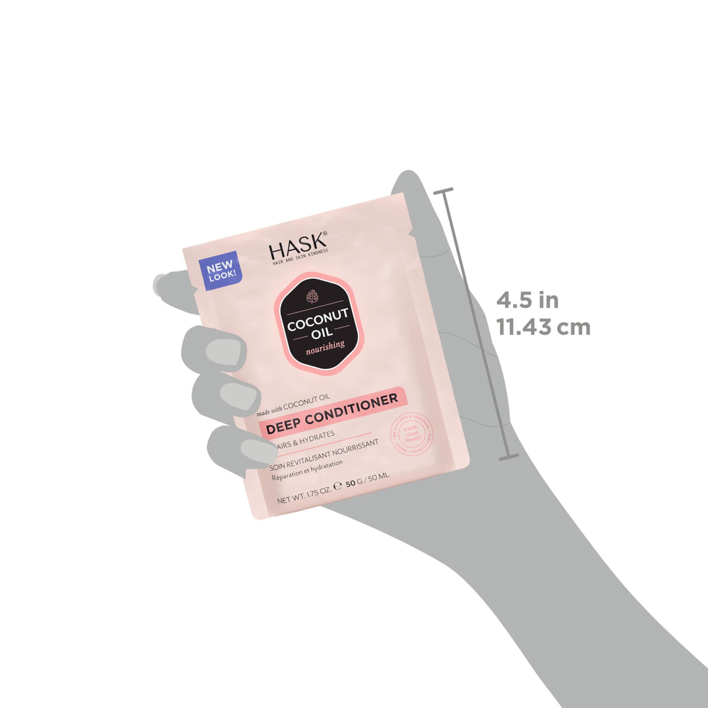 Application du shampoing sec sur les racines pour un look frais