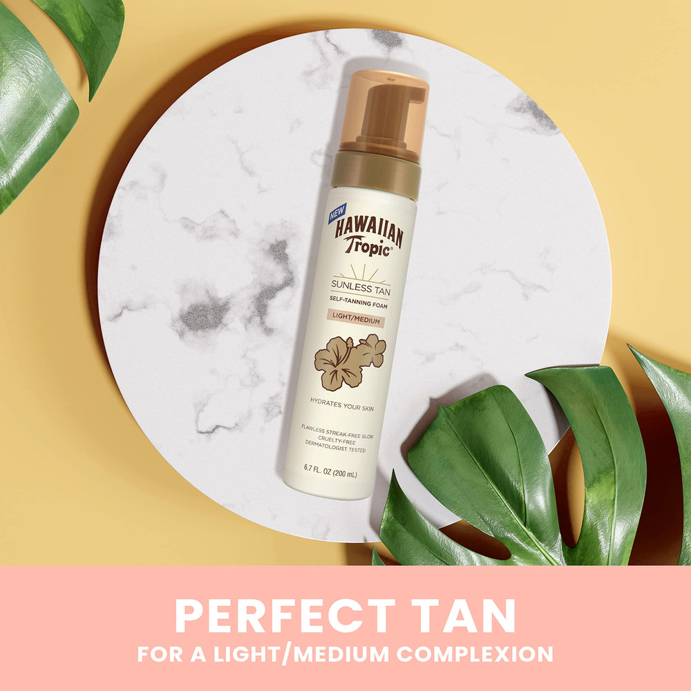 Hawaiian Tropic Light/Medium autobronzante avec Aloe et Vitamine E pour hydrater.