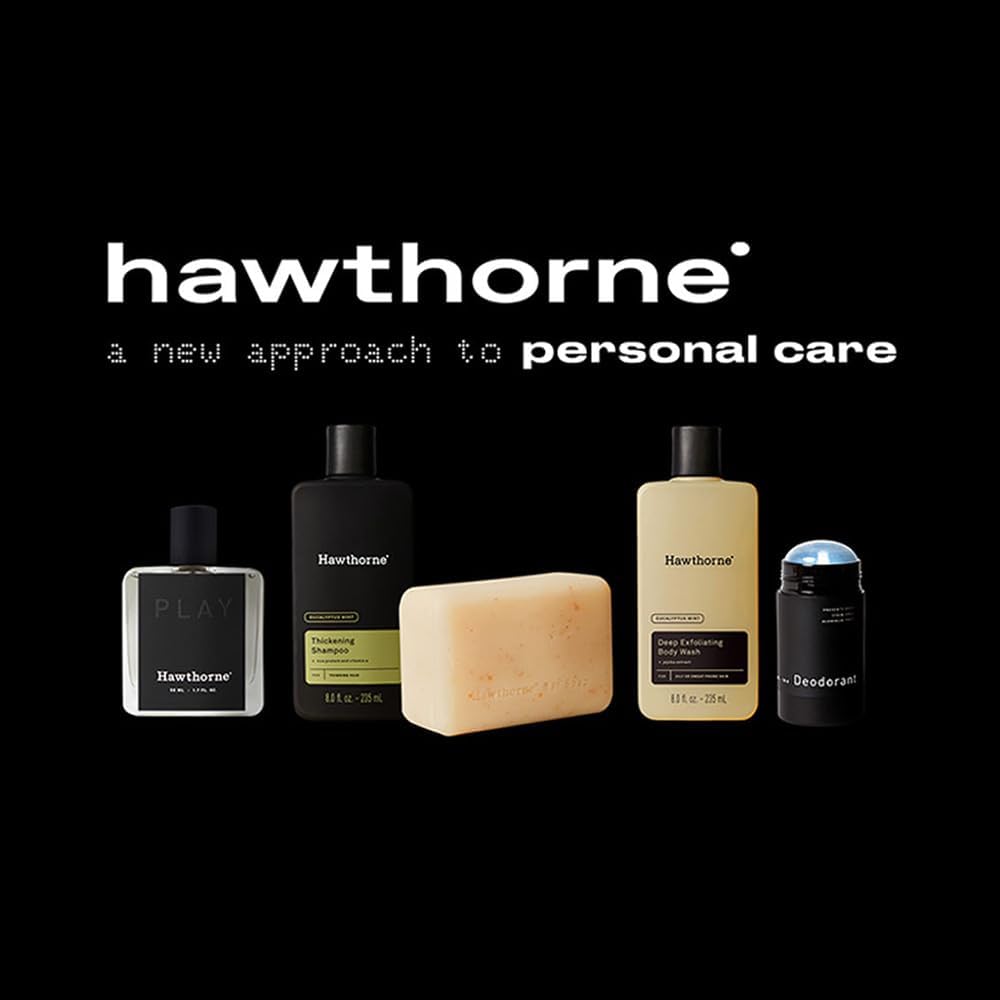 Application shampooing sans mousse sur cheveux mouillés pour nettoyage en douceur.