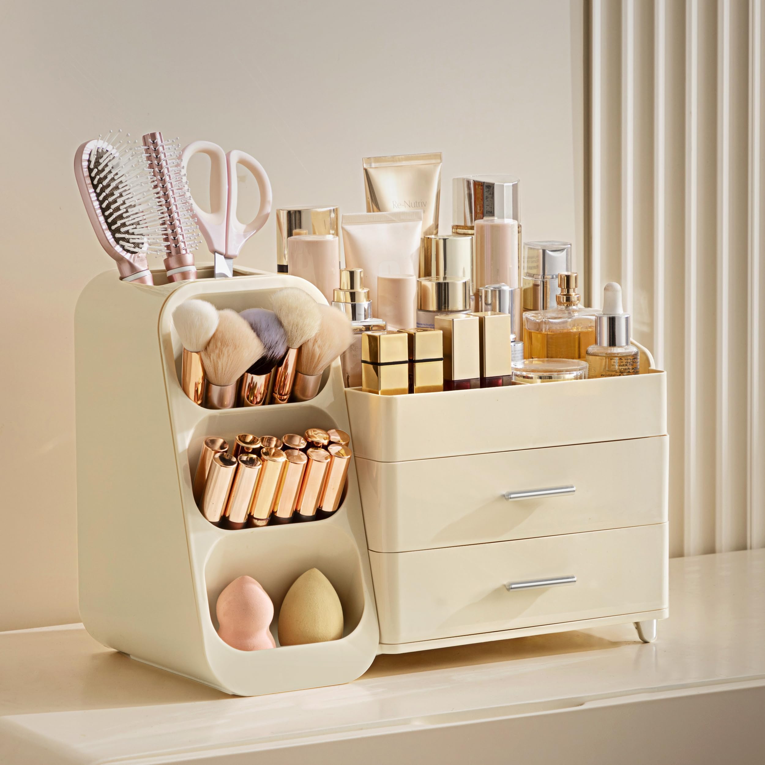 HBlife Organisateur Maquillage – palettes, vernis et parfums rangés proprement.