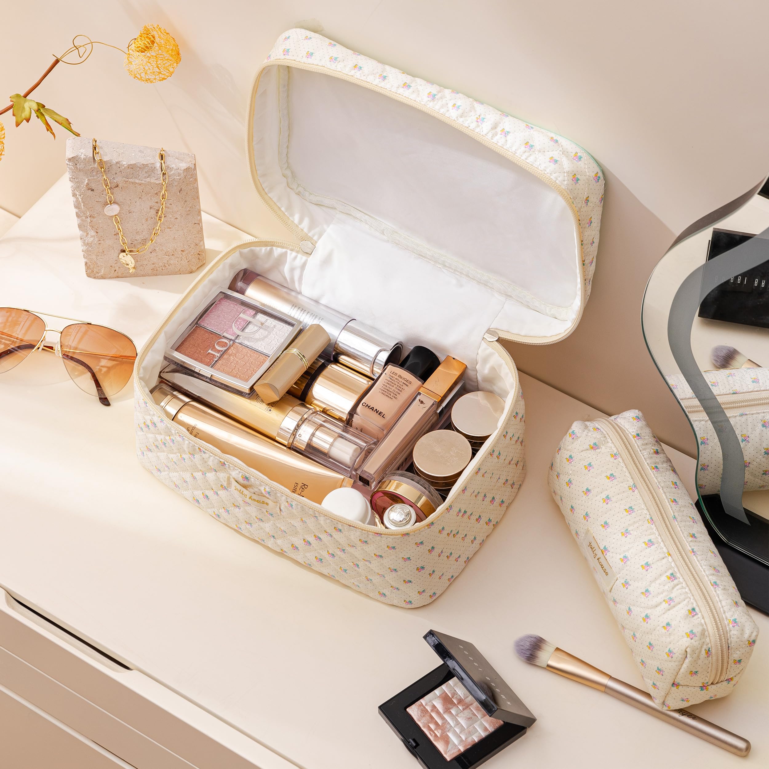HBselect design floral coquette: motif fleuri pour accessoire beauté tendance.