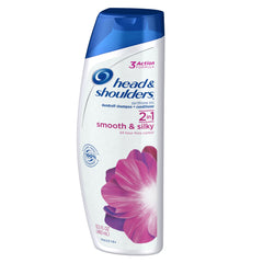Head & Shoulders application facile: massage capillaire pour revitaliser.