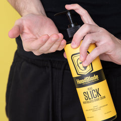 Rasage du crâne en totalité avec HeadSlick pour plus de confort