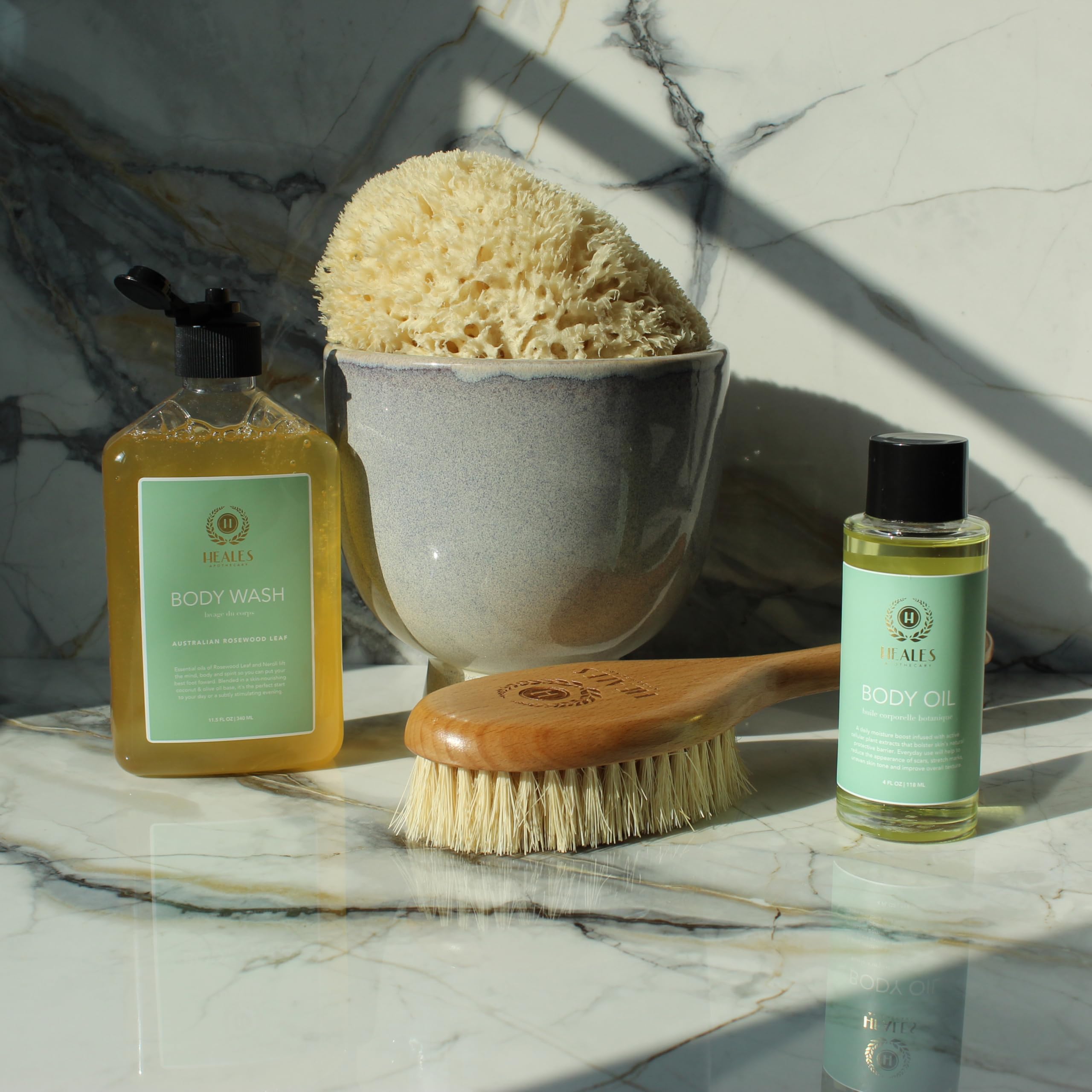 Brosse sèche Heales Apothecary avec poils végétaux pour exfolier en douceur.