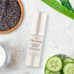 Healthy Directions Trilane Intensive Repair - geste d'application quotidien sur le visage.
