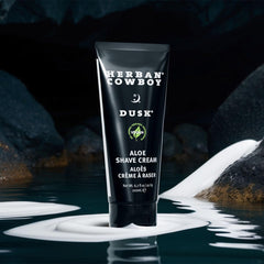 Herban Cowboy parfum Dusk avec santal, sauge et cèdre pour une ambiance sophistiquée.