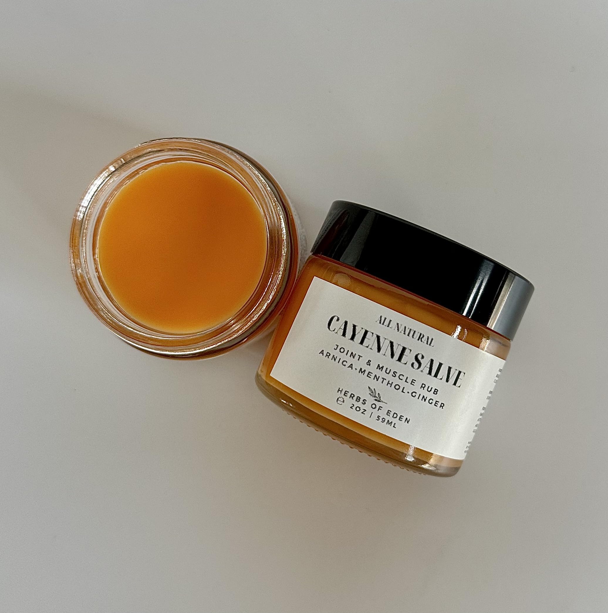 Herbs of Eden Baume Cayenne Arnica application peau douce et souple.