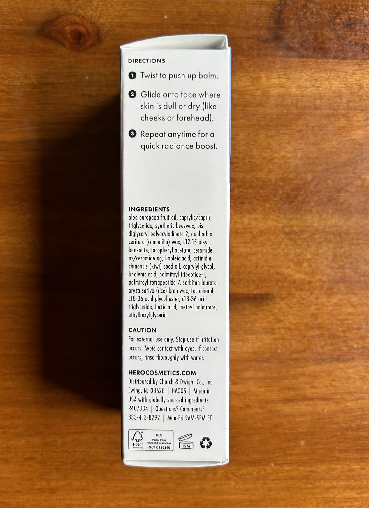 Stick twistable pour une application précise sur zones choisies