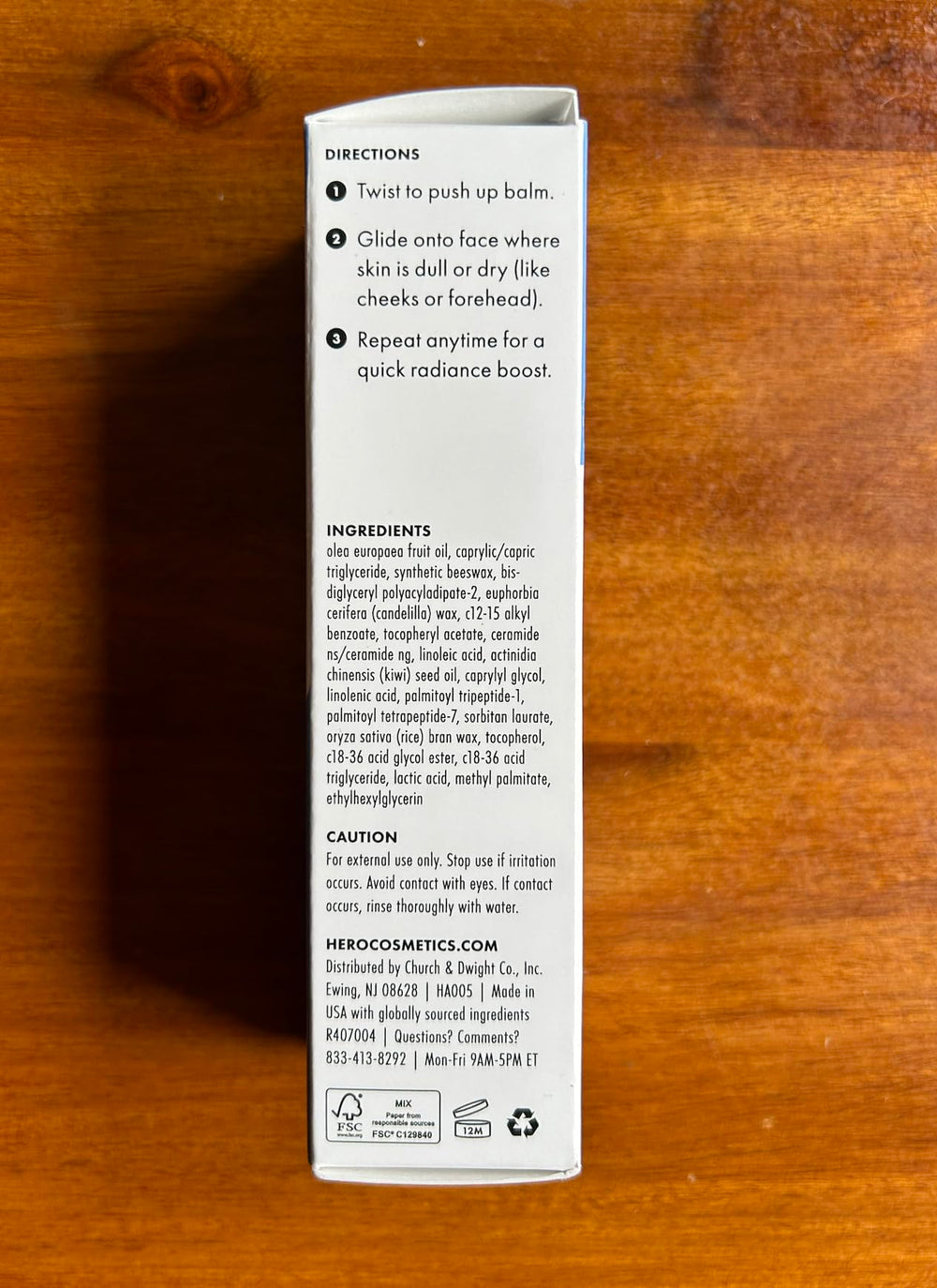 Stick twistable pour une application précise sur zones choisies