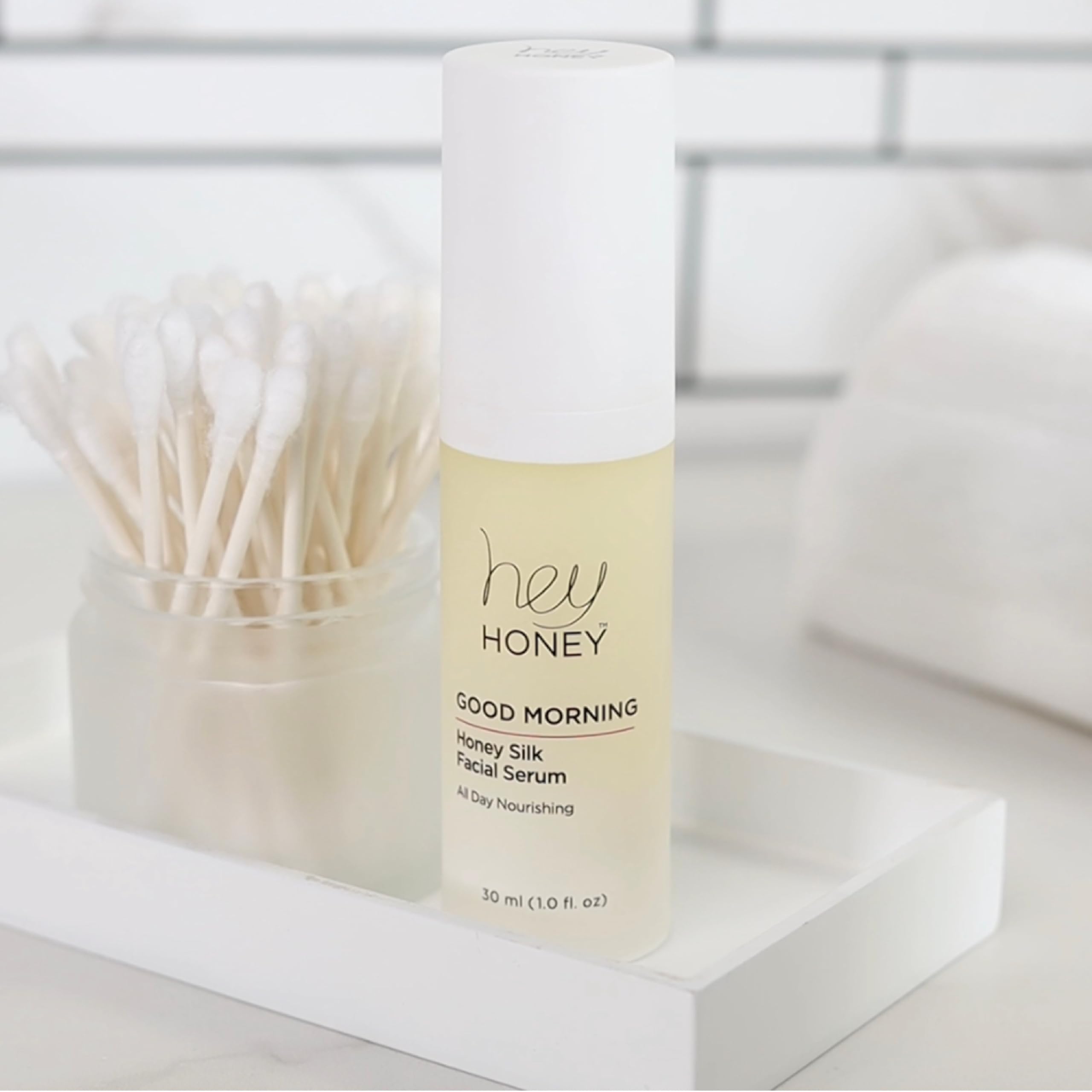Peau apaisée et résistante grâce au sérum Hey Honey.