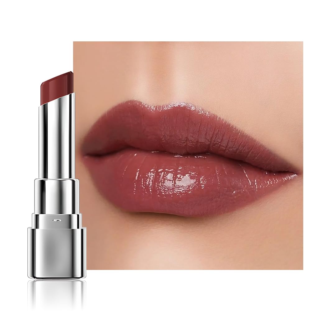 Baume HHLTOH avec teinte rose profond sur les lèvres, look naturel.
