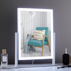 Miroir HIEEY avec lumières tri-couleur pour s’adapter à l’éclairage ambiant.