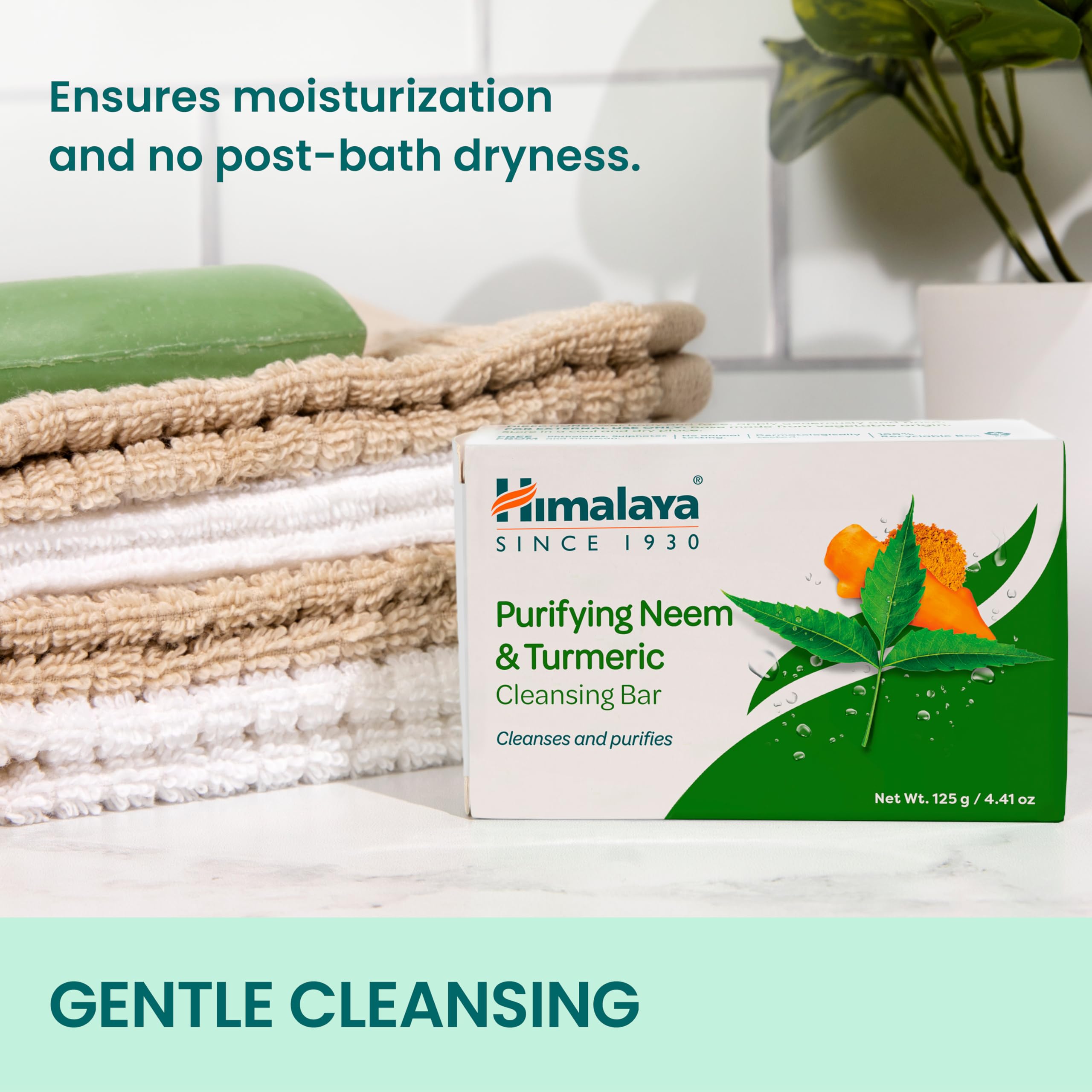 Texture mousseuse du savon Himalaya offrant une mousse riche et douce.
