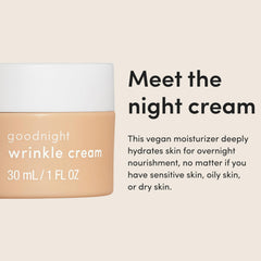 Application douce sur le contour des yeux avec HIMS & HERS Goodnight crème anti-rides.