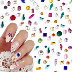 Hinzic strass cœur sur ongles, design romantique et lumineux.