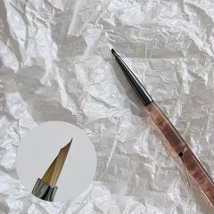 Pinceau HNRongkya pour nail, pétales et papillons, précision des détails.