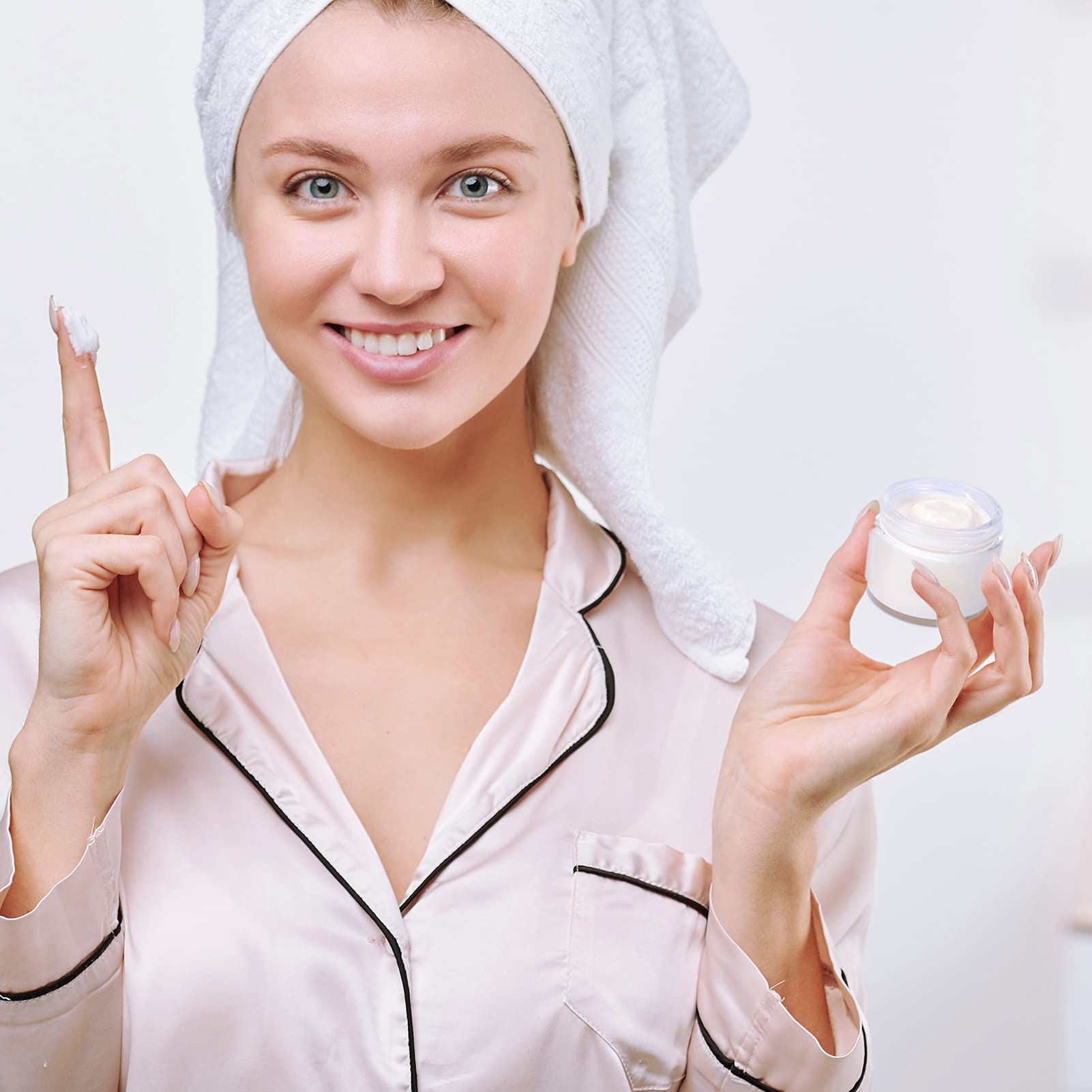 Bocal Hoa Kinh 2oz polyvalent, idéal pour crèmes, sels de bain et gels.