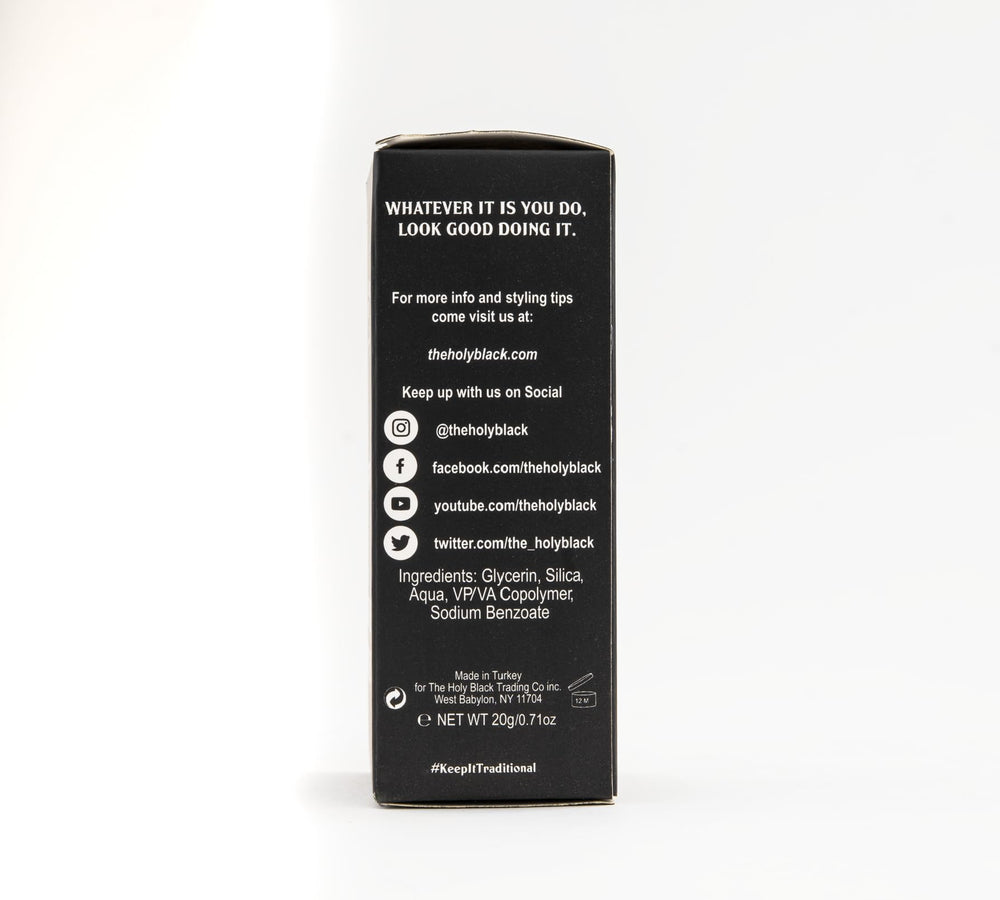 HOLY BLACK poudre texture mate comme poudre fixatrice pour le maquillage.
