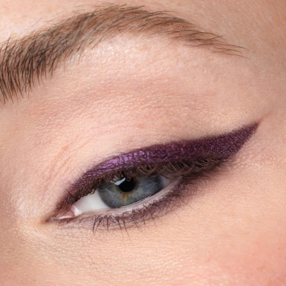Honeybee Gardens Effortless Eye Liner Passion application with smooth glide and no tug