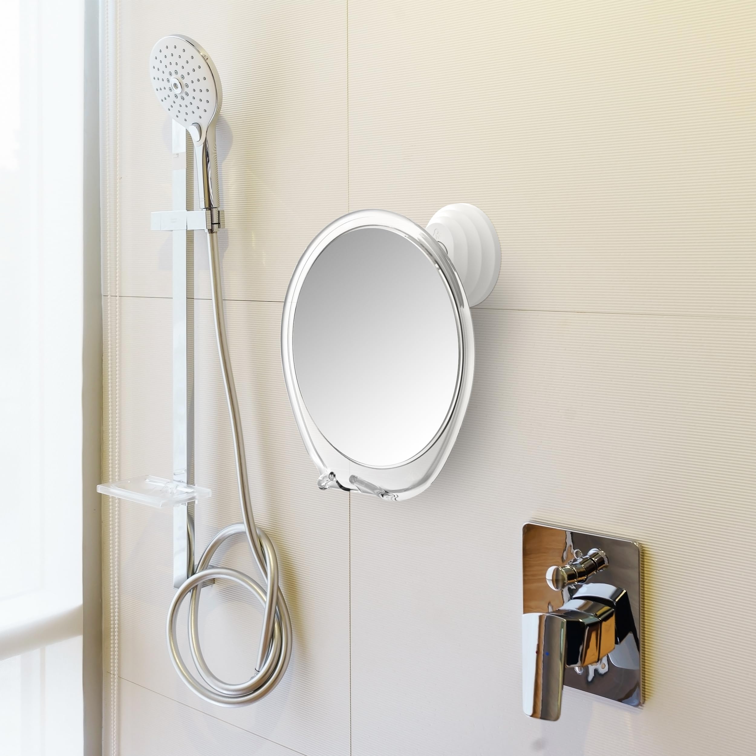 Design blanc élégant HoneyBULL pour une salle de bains moderne.