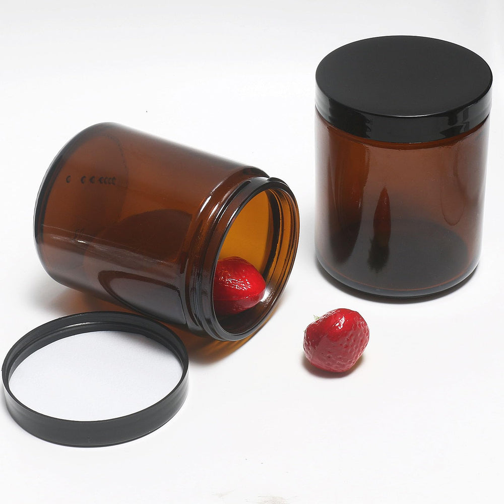 Bocal portable Hormerry pour soins de la peau lors d’un voyage.