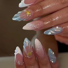 Ongles HOSAILY à clipser 3D été, amande bleu blanc ombre et coquillage.