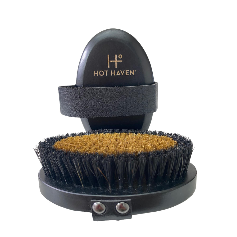 Brosse HOT HAVEN à brins cuivre ionique pour exfolier et revitaliser la peau.