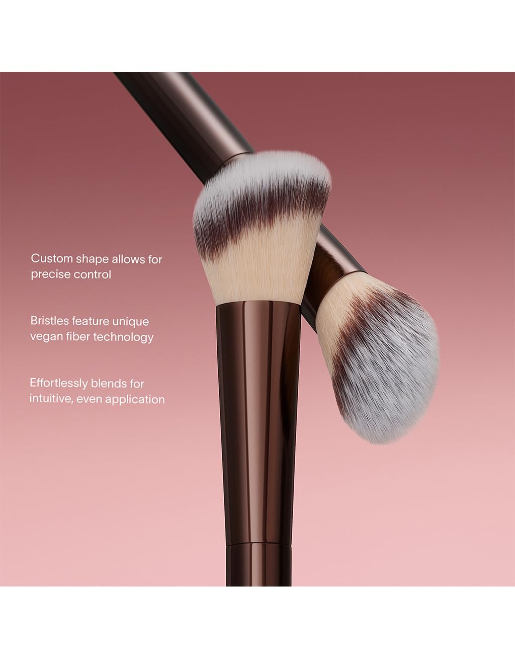 Hourglass No.15 Pinceau crème-liquide: fibres synthétiques pour application lisse et uniforme.