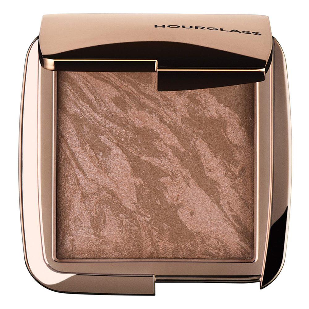 Hourglass bronzer d’éclairage ambiant lumineux sur la peau