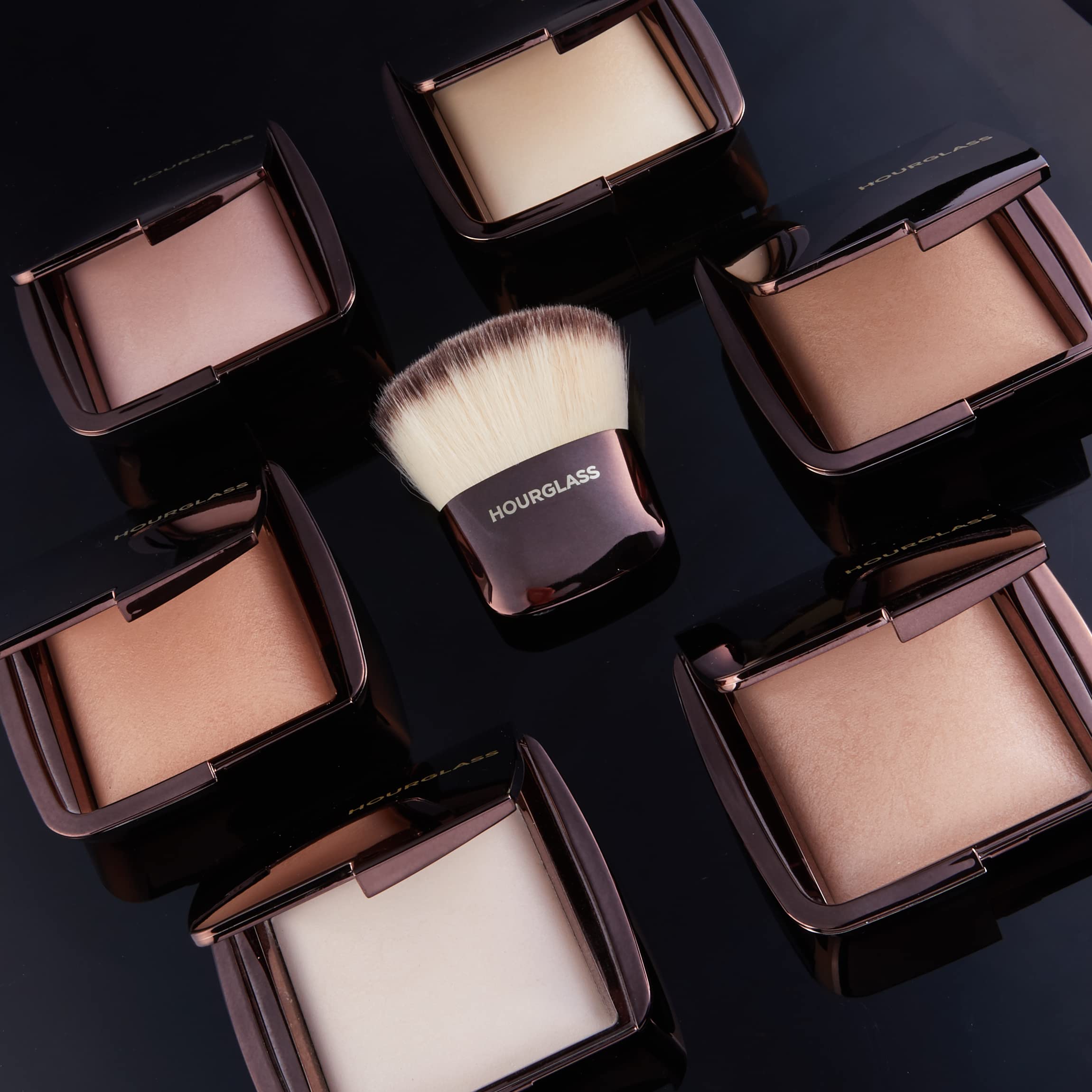 Hourglass Dim Light - texture soyeuse qui lisse le teint et diffuse la lumière.