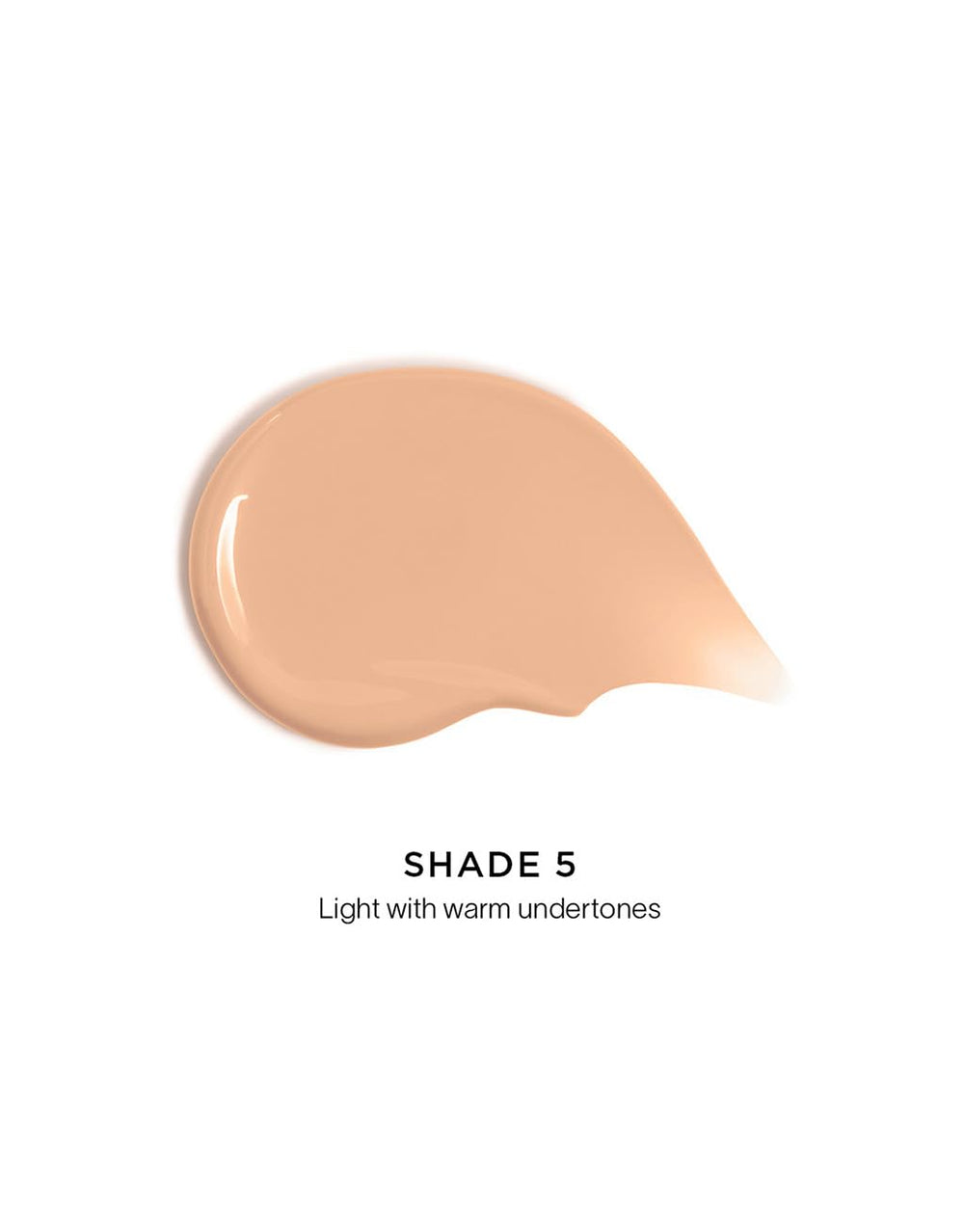 Hourglass Teint Lumineux – application légère révèle un visage doux et lumineux.