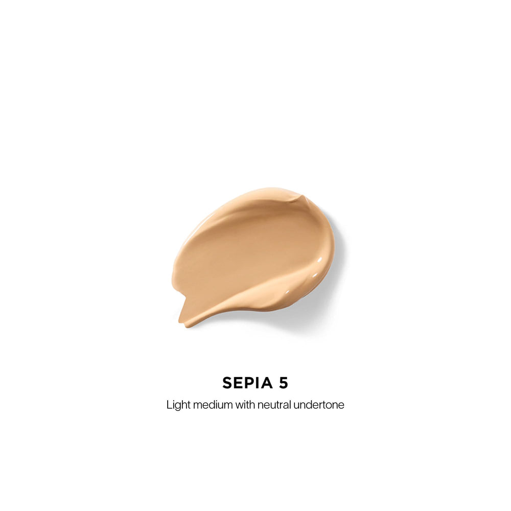 Applicateur du concealer Hourglass, application précise et homogène.