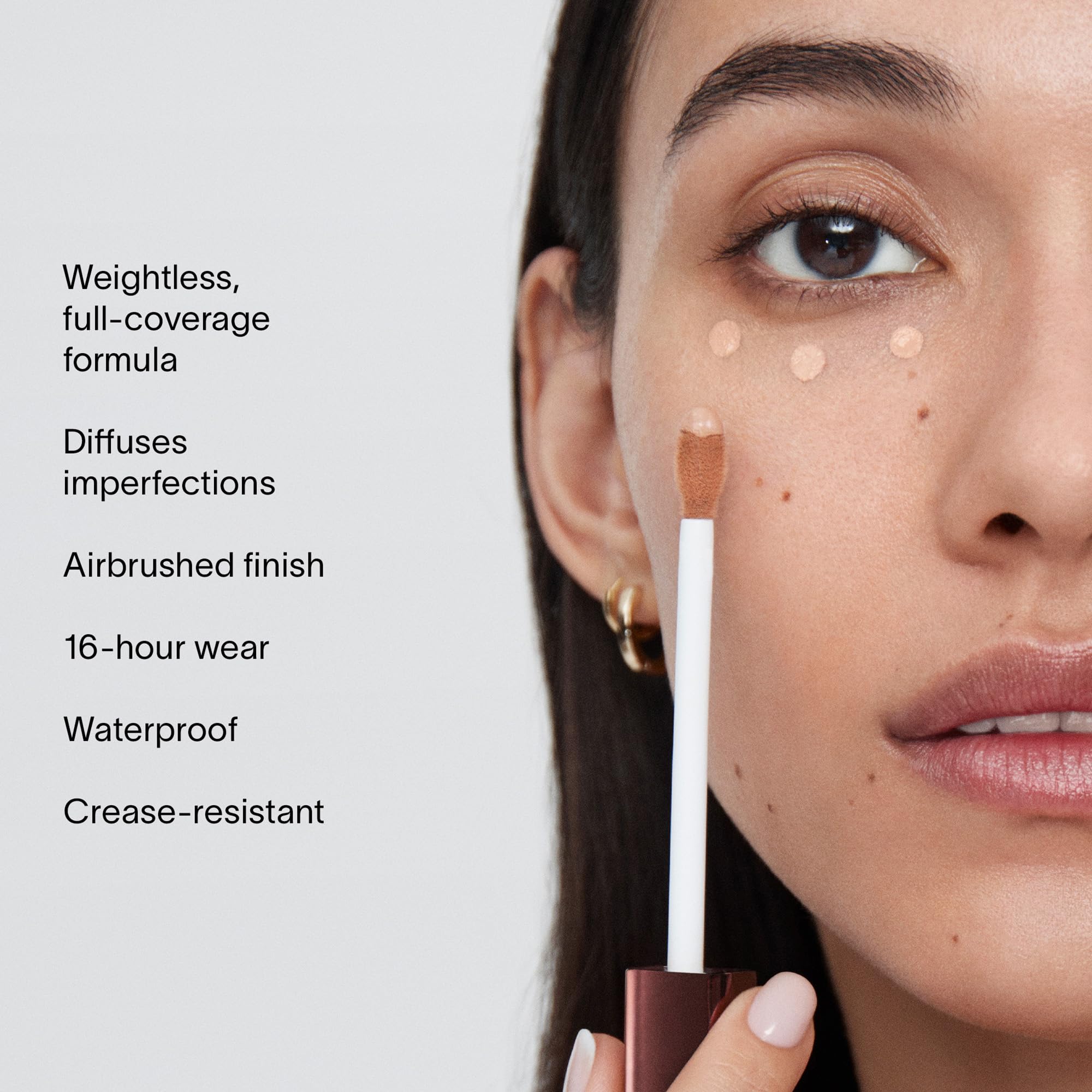 Hourglass Vanish Airbrush Concealer – couverture totale même autour des zones difficiles.