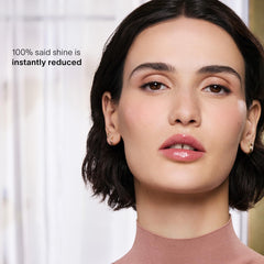 Hourglass Vanish Airbrush Poudre Pressée, application rapide pour fixer le maquillage.