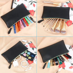 Dimensions 22,5 cm sur 12 cm, parfaites pour le sac à main et le voyage.